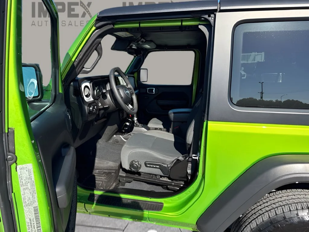 Used 2025 Green Jeep Sport S image 9