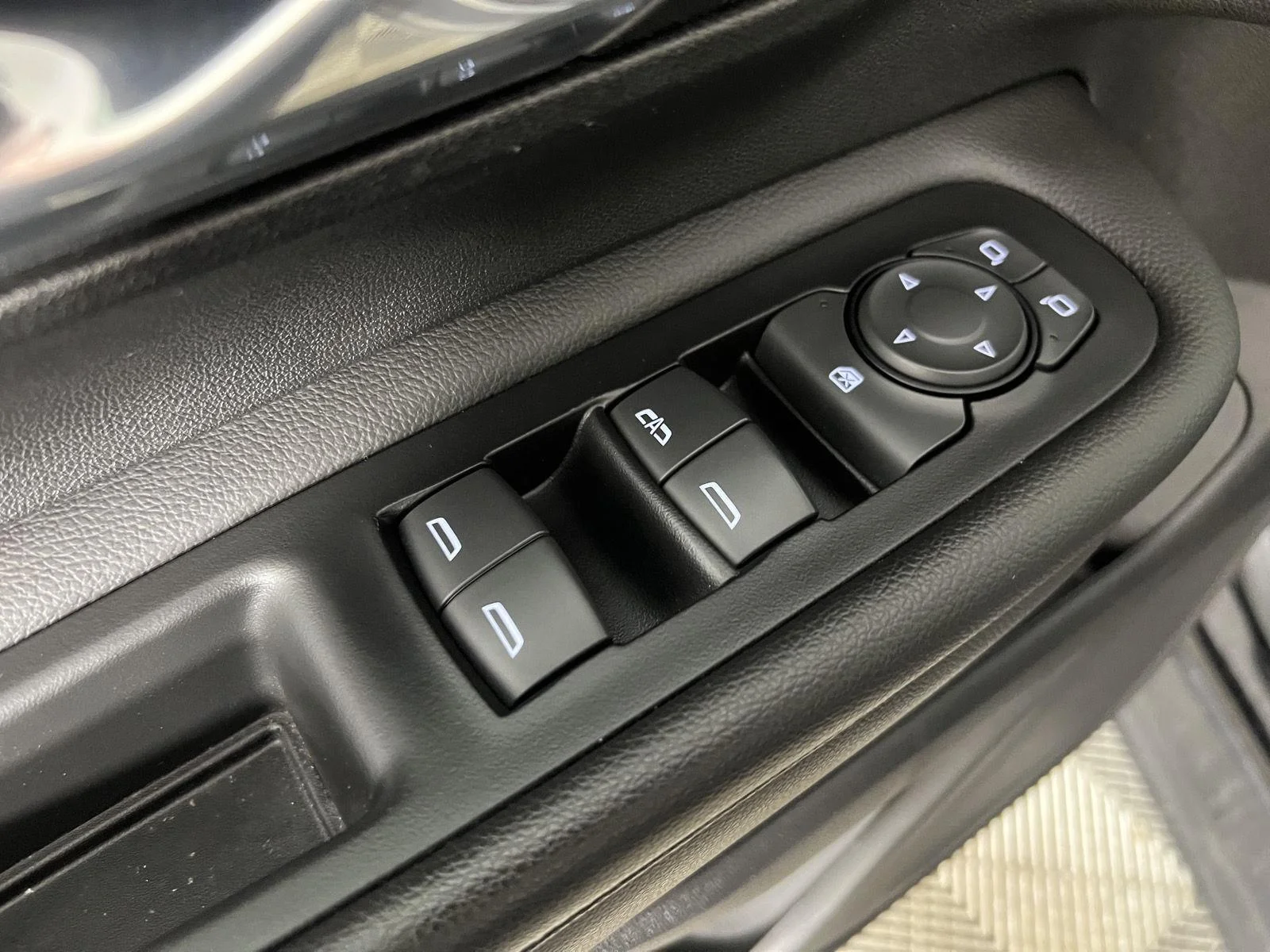 Used 2023 EBONY TWILIGHT METALLIC GMC SLE image 30