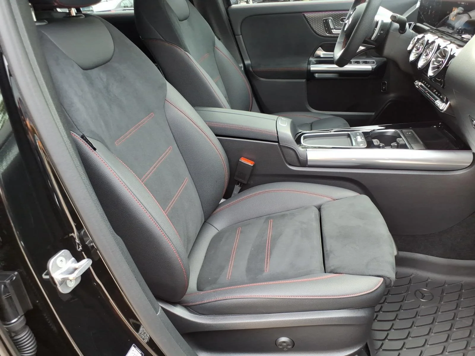 Certified Used 2026 Night Black Mercedes-Benz GLA 250 image 23