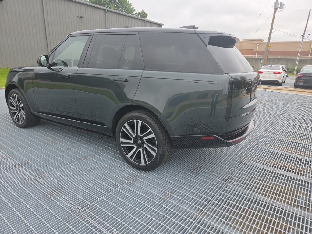 Certified Used 2023 Belgravia Green Metallic Land Rover SE image 3