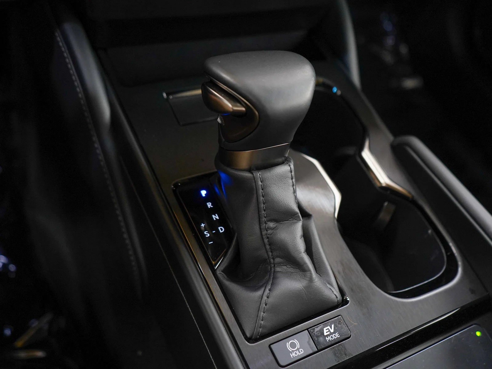 Used 2025 Obsidian Lexus 300h F SPORT Handling image 21