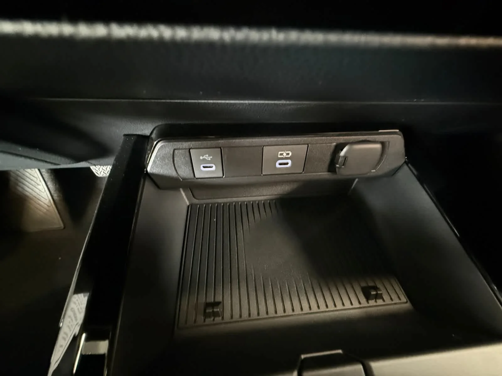 2027 Toyota Prius XLE - Photo 20