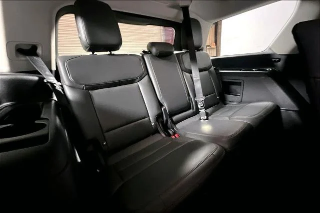 Used 2025 Oxford White Ford Active image 50