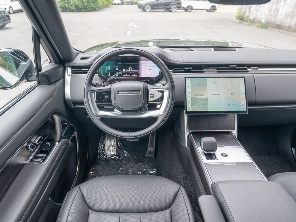 New 2026 Carpathian Grey Land Rover SE image 12