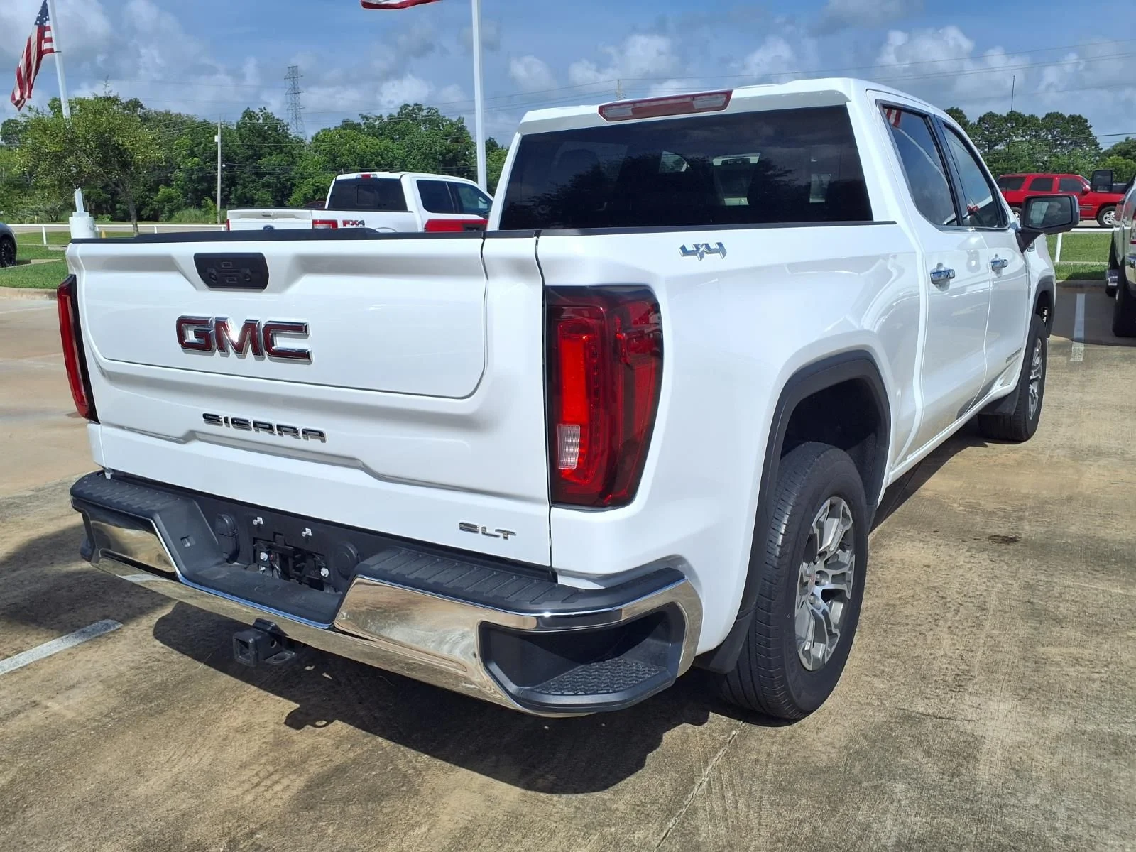 Used 2024 White GMC SLT image 4