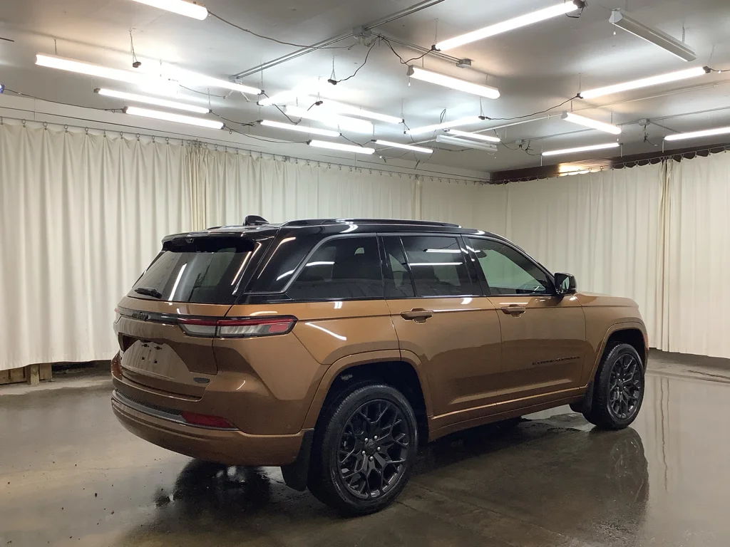 New 2026 Copper Shino Metallic Clear-Coat Exterior Paint Jeep Summit image 6