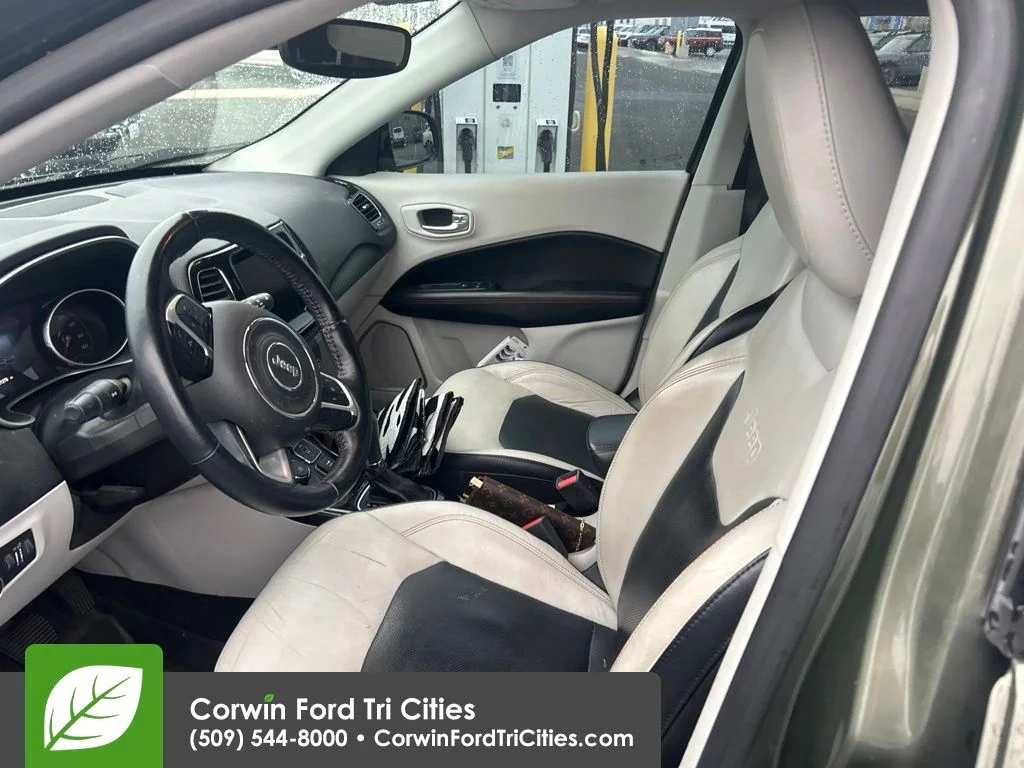 Used 2018 Olive Green Pearlcoat Jeep Limited image 2