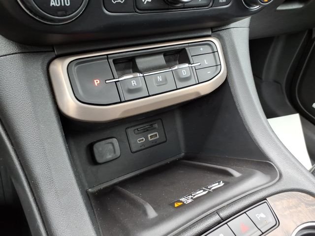 Used 2021 White GMC Denali image 30