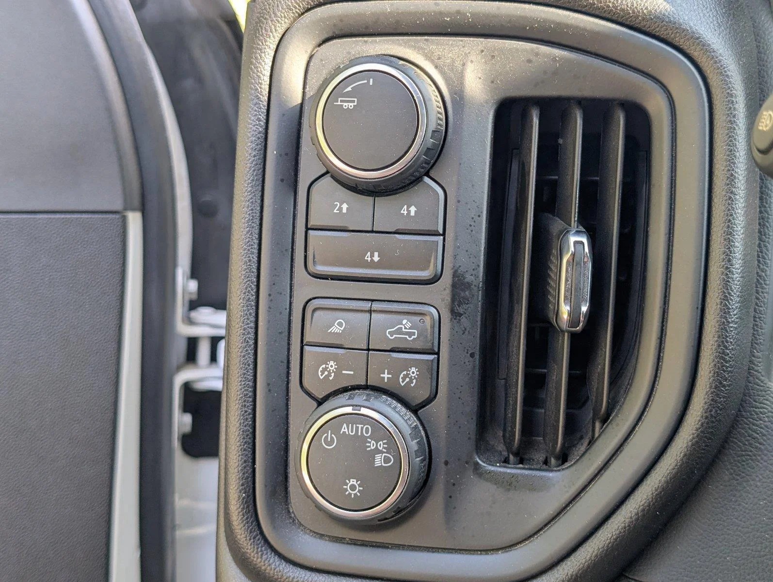 Used 2024 Summit White Chevrolet Custom image 29