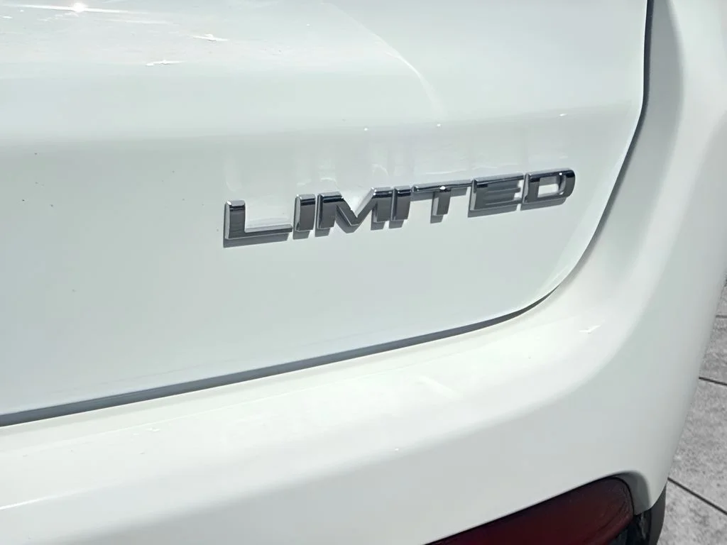 Used 2025 White Jeep Limited image 11