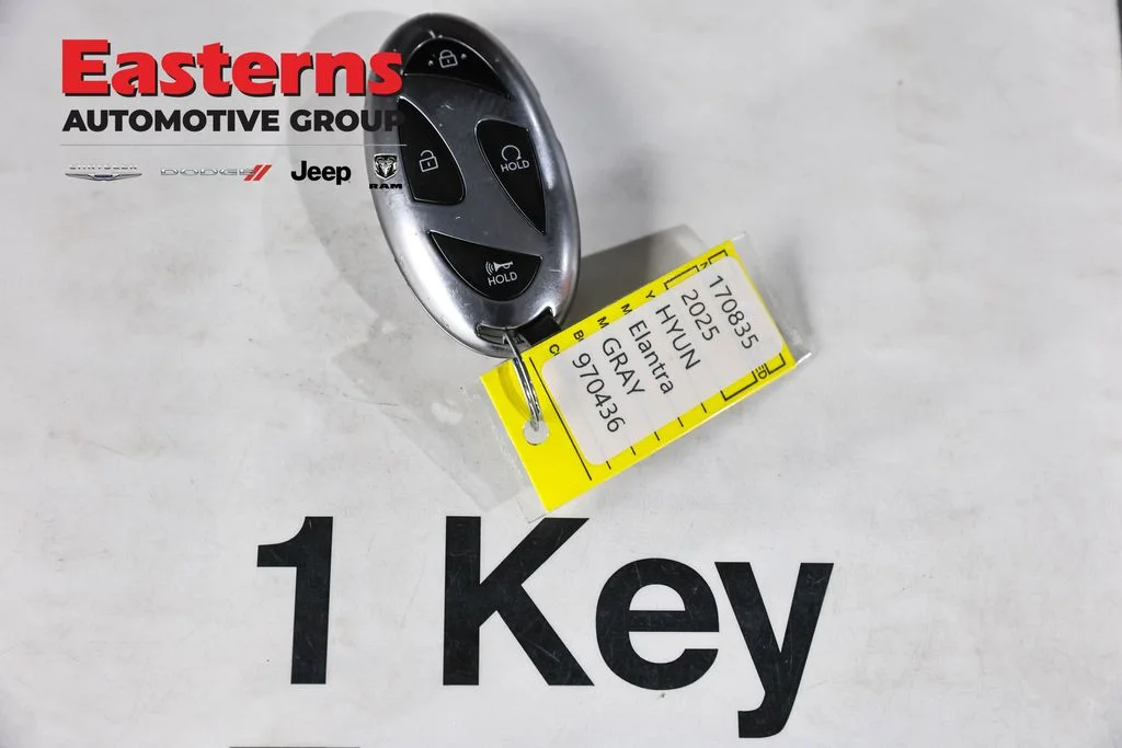 Used 2025 Gray Hyundai SEL Convenience image 25