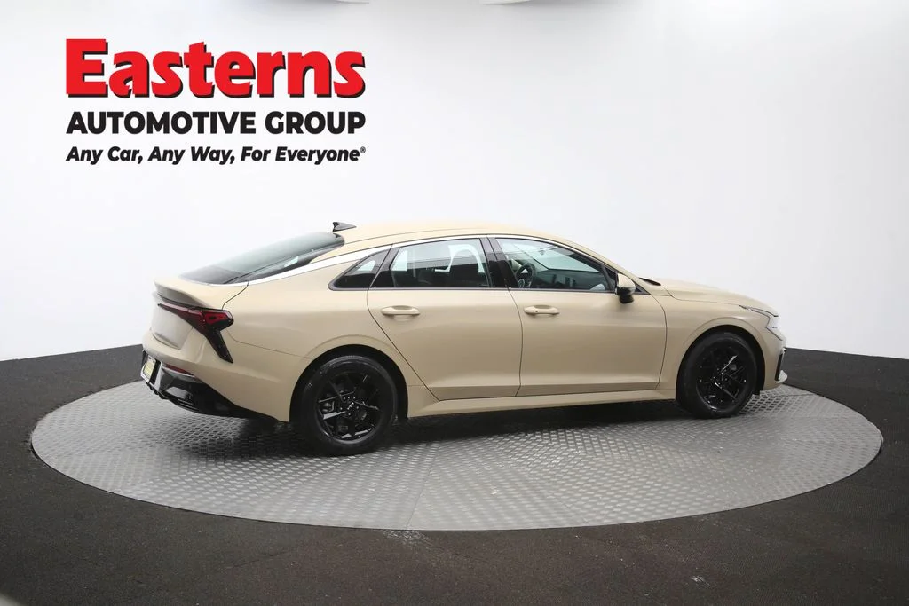Used 2025 Red Kia LXS image 46