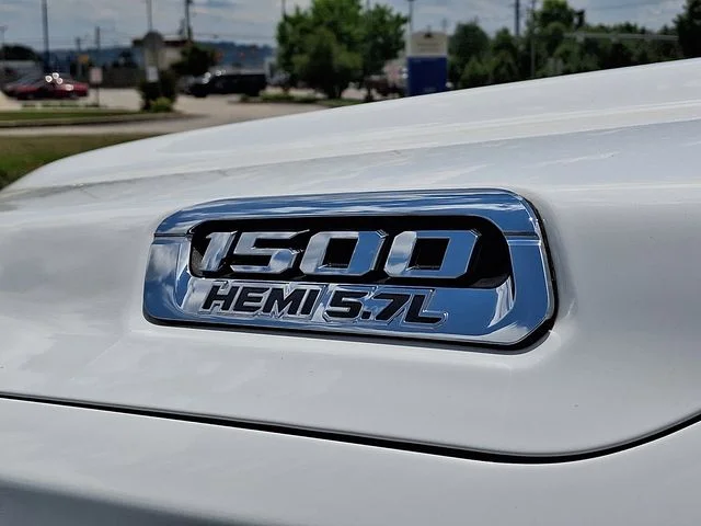 Used 2019 White Ram Big Horn/Lone Star image 33