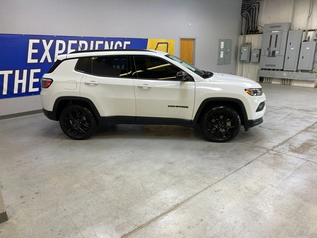 Used 2026 White Jeep Latitude image 8