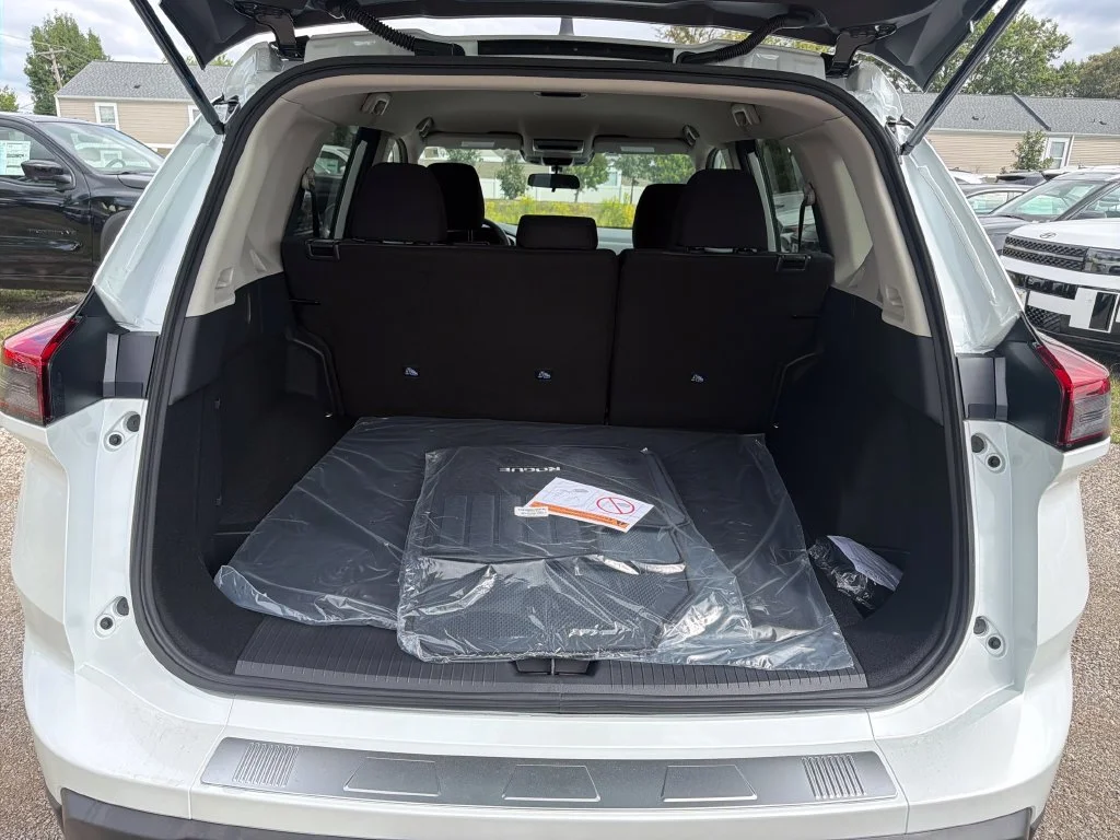 Used 2027  Nissan SV image 21