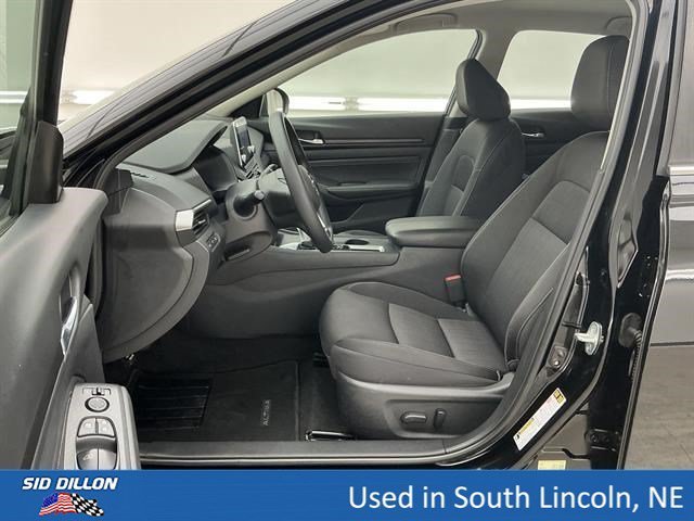 Used 2020 Super Black Nissan 2.5 S image 17