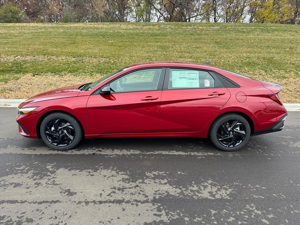 2026 Hyundai Elantra SEL Sport photo 2