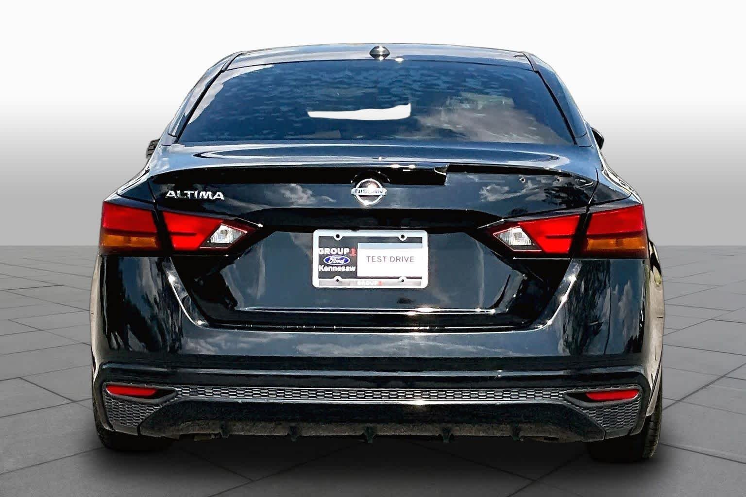 Used 2020 Super Black Nissan 2.5 S image 5