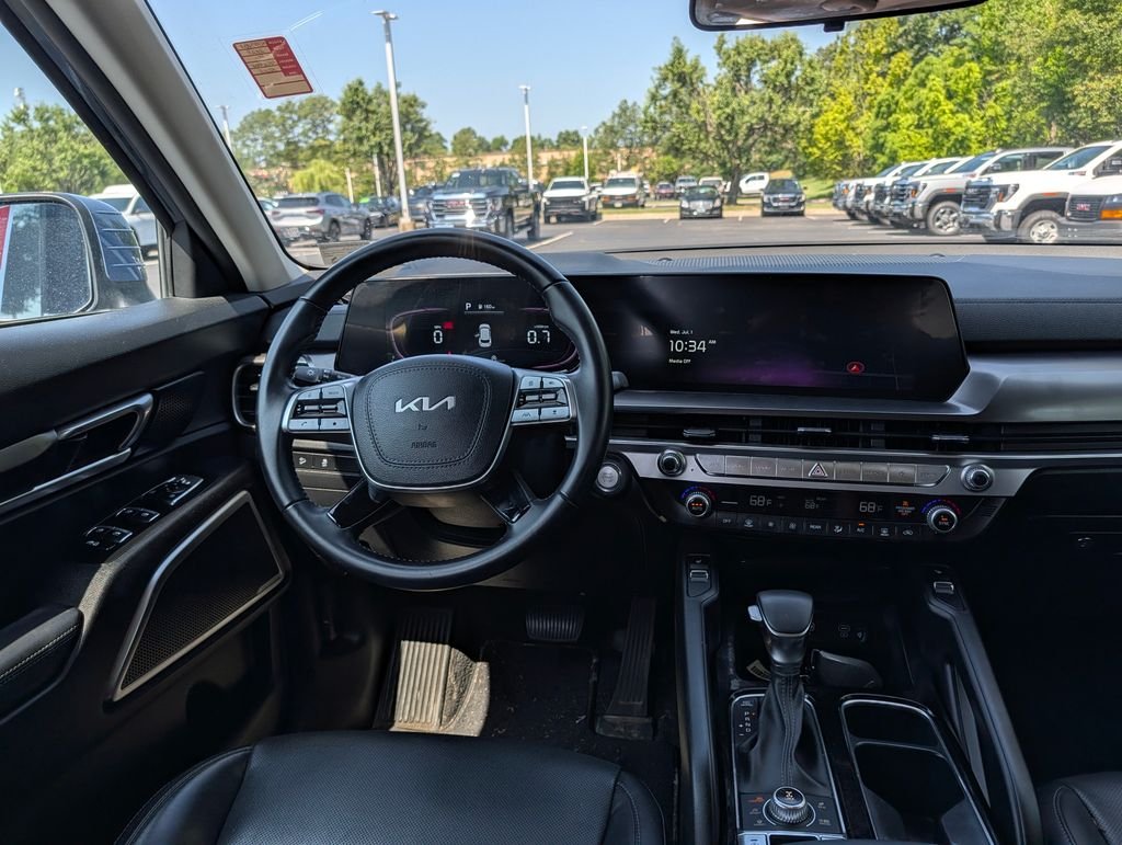 Used 2023 Black Kia S image 11