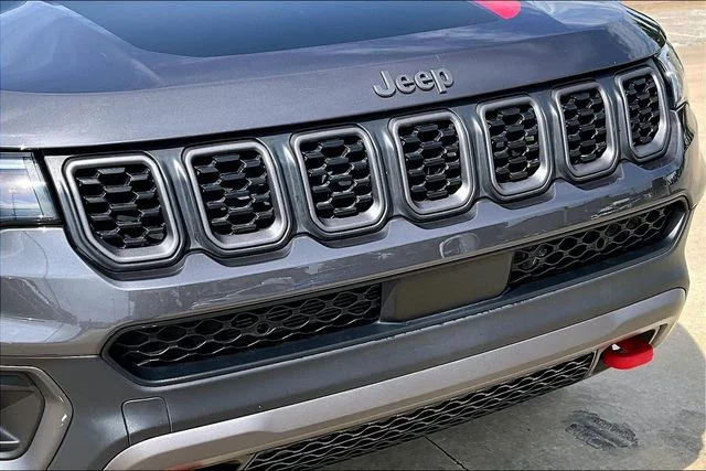 Used 2024 Metallic Jeep Trailhawk image 33