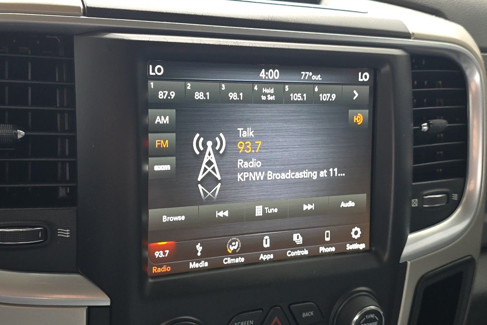 Used 2018 Silver Ram Big Horn image 19