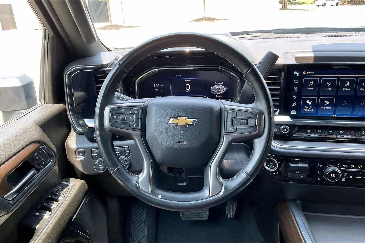 Used 2024 Blue Chevrolet High Country image 9