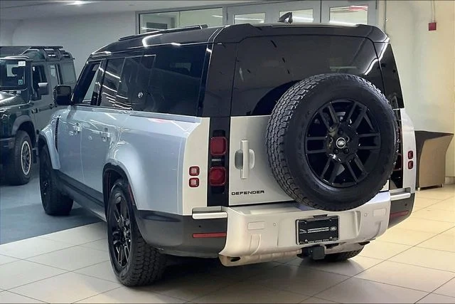Used 2023 Silver Land Rover S image 16