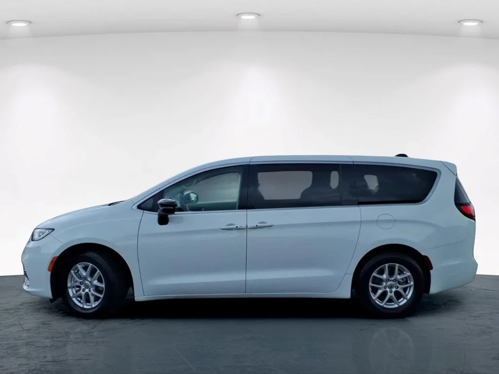 Used 2024 White Chrysler Touring L image 11
