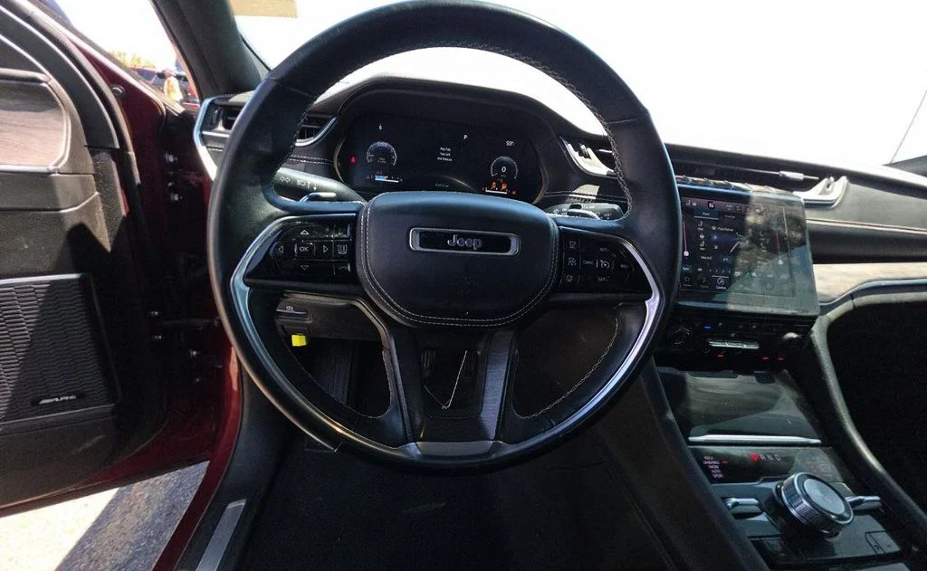 Used 2022 Red Jeep Overland image 16