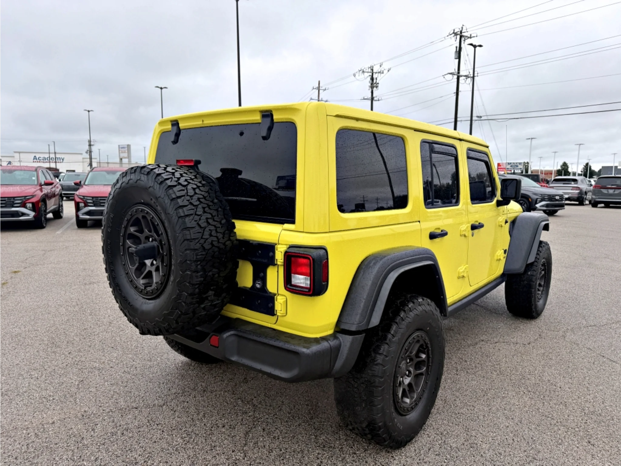 Used 2022 High Velocity Clearcoat Jeep Unlimited High Tide image 6