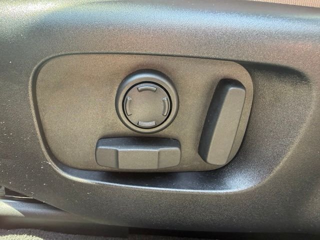 Certified Used 2026 White Land Rover Dynamic SE image 27