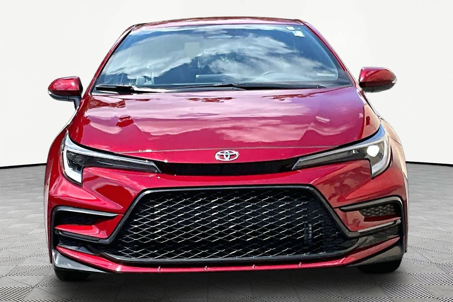 Used 2025 Ruby Flare Pearl Toyota SE image 4