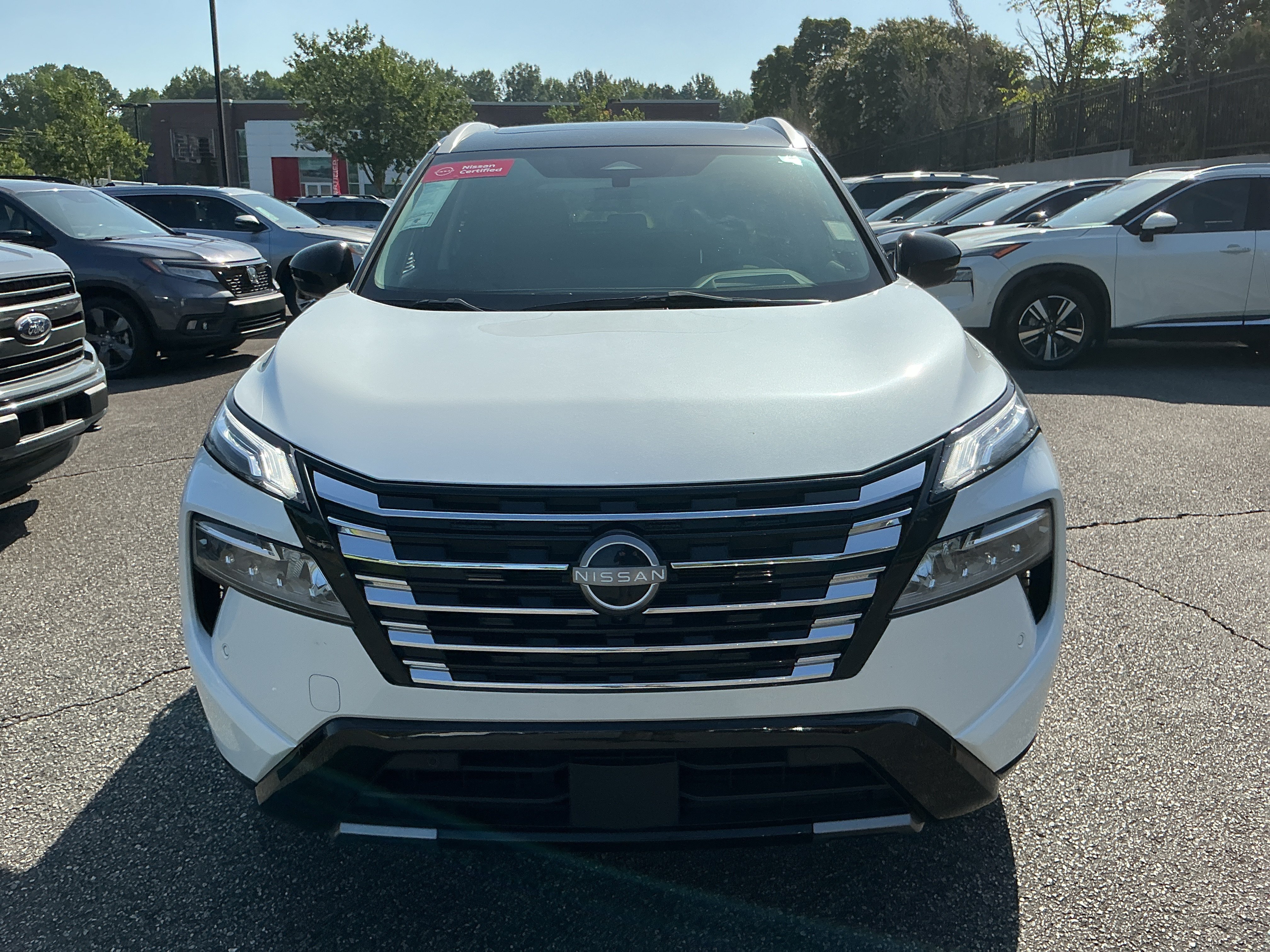 Used 2024 Everest White Pearl/Super Black Nissan Platinum image 6