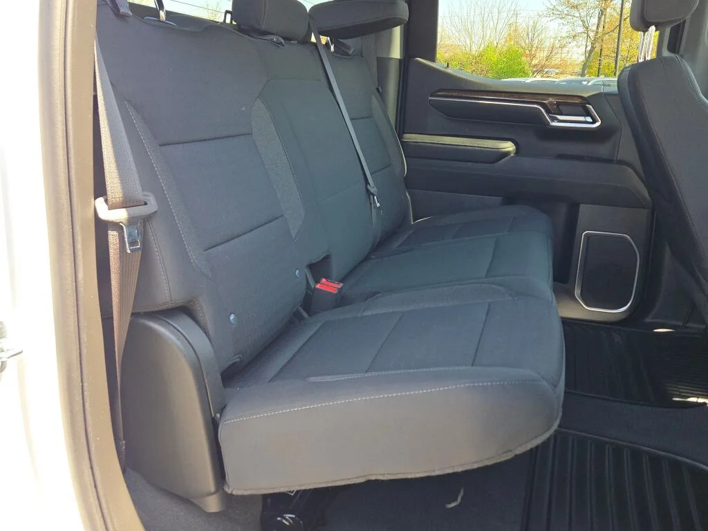 Used 2023 White GMC SLE image 11