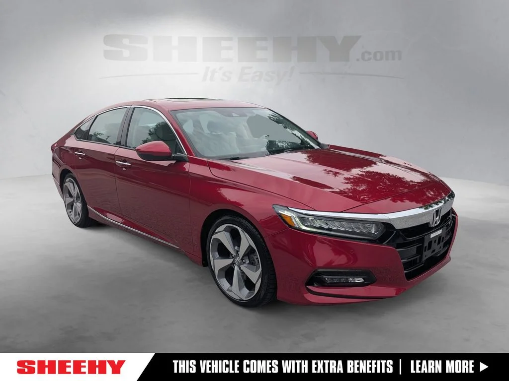 Used 2018 Red Honda Touring image 1