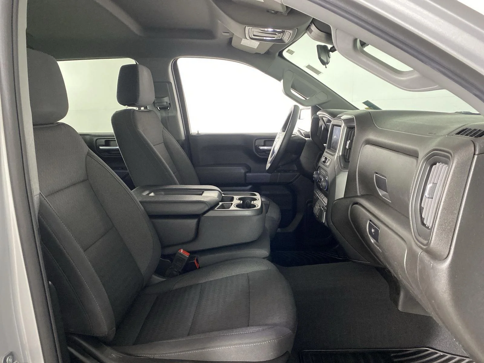 Used 2022 Silver Ice Metallic Chevrolet Custom image 23