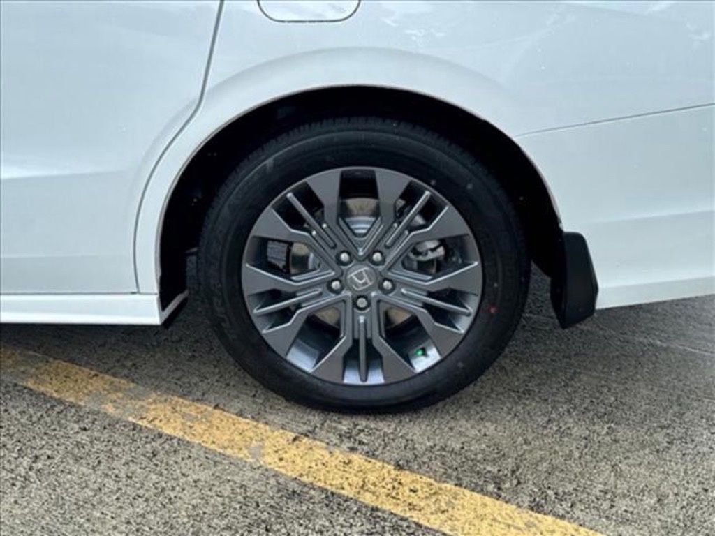 New 2026 Platinum White Pearl Honda Touring image 9