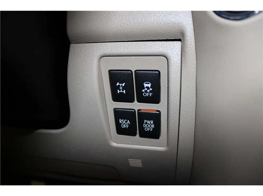 2011 Lexus LX 570 - Photo 35