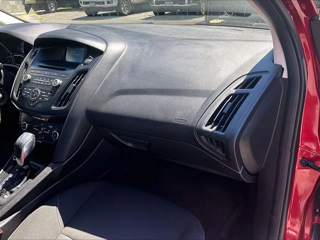 Used 2015 Red Ford SE image 17