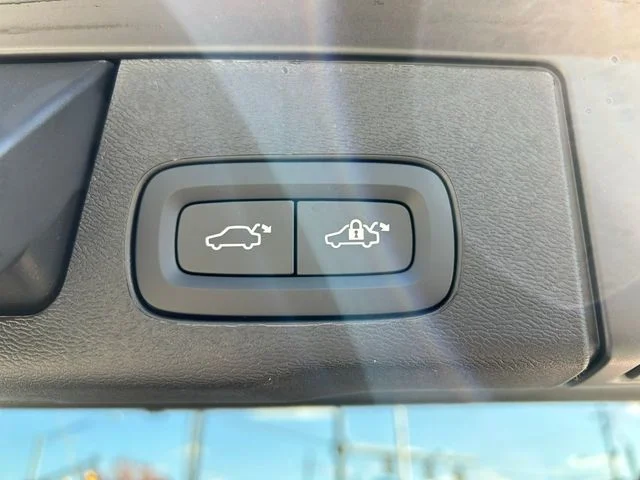 New 2026 Crystal White Volvo Core image 12