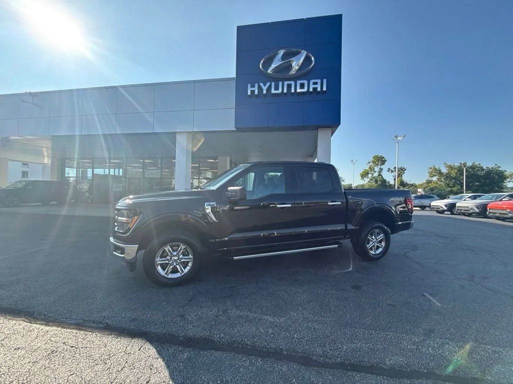 Used 2025 Black Ford XLT image 3