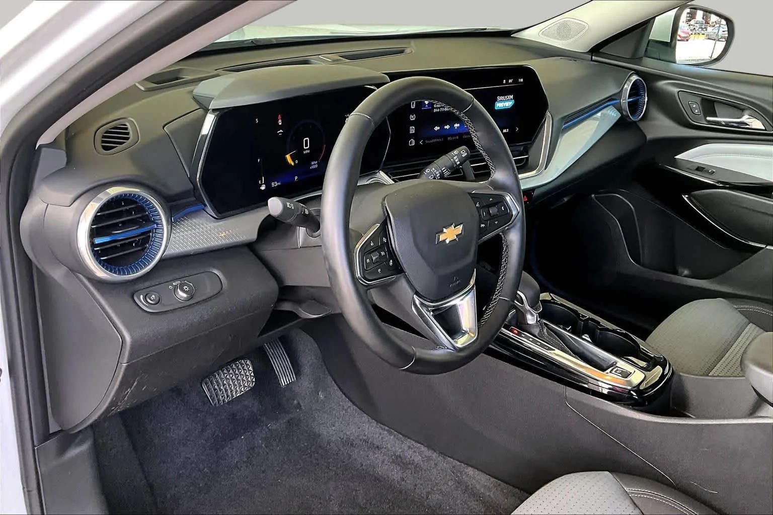 Used 2025 Summit White Chevrolet LT image 17