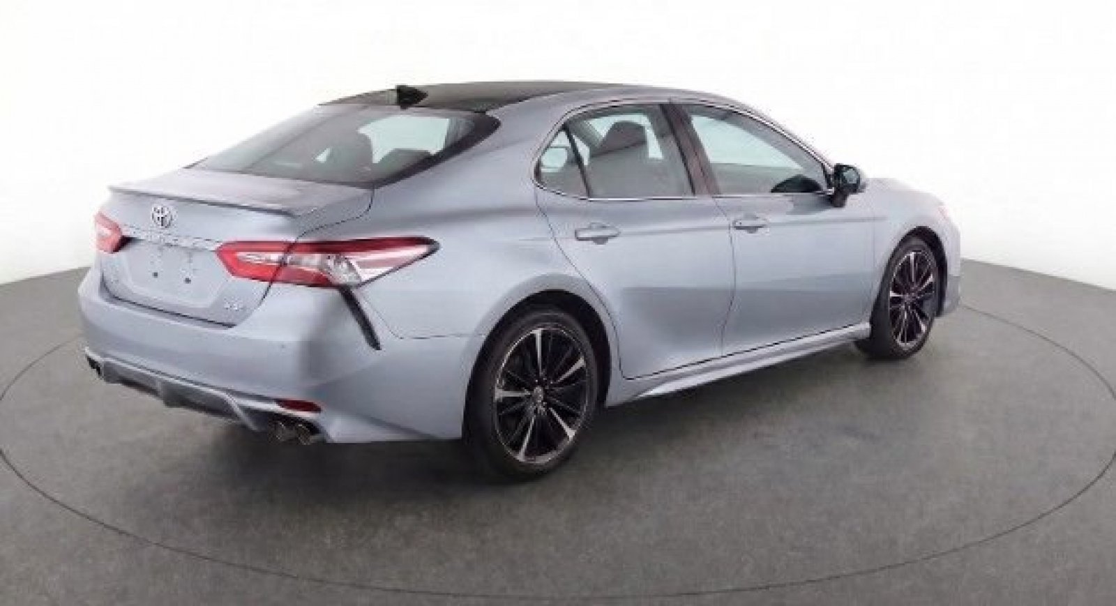 Used 2018 Celestial Silver Metallic Toyota XSE V6 image 5