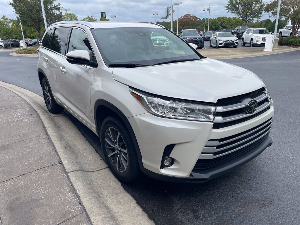 Used 2017 White Toyota SE image 4