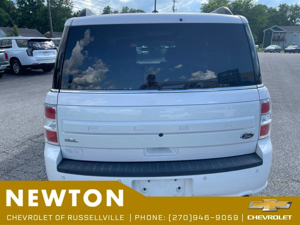 Used 2018 White Platinum Clearcoat Metallic Ford SEL image 15
