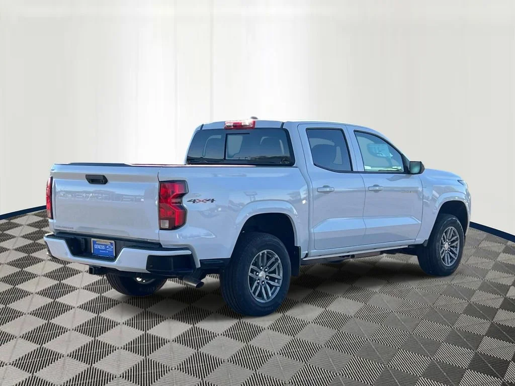 New 2026 Summit White Chevrolet LT image 5
