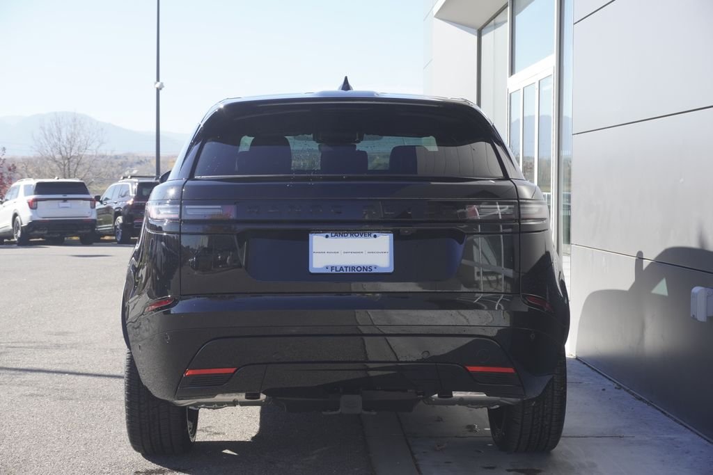 New 2026 Santorini Black Land Rover Dynamic SE image 6