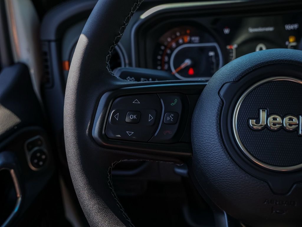 New 2026 Bright White Clear-Coat Exterior Paint Jeep Mojave image 24