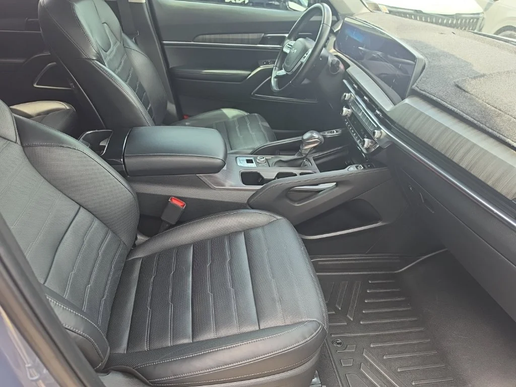 Used 2023 Silver Kia SX-Prestige image 22
