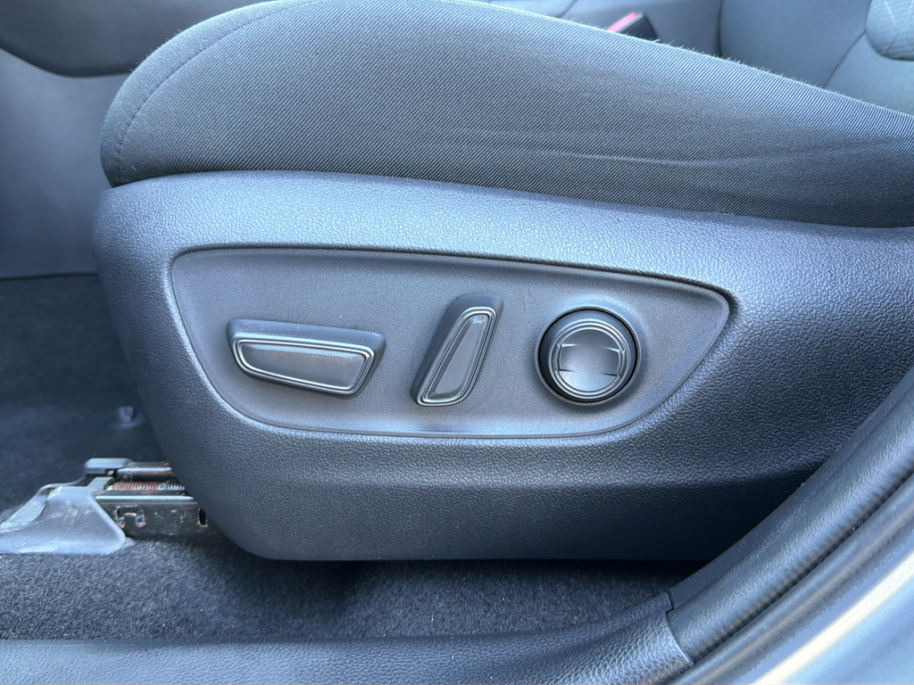 Used 2020 Silver Toyota XLE image 20